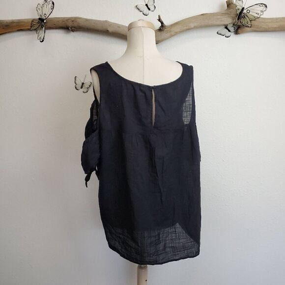 Old navy black cold shoulder gauzy top - Picture 4 of 6